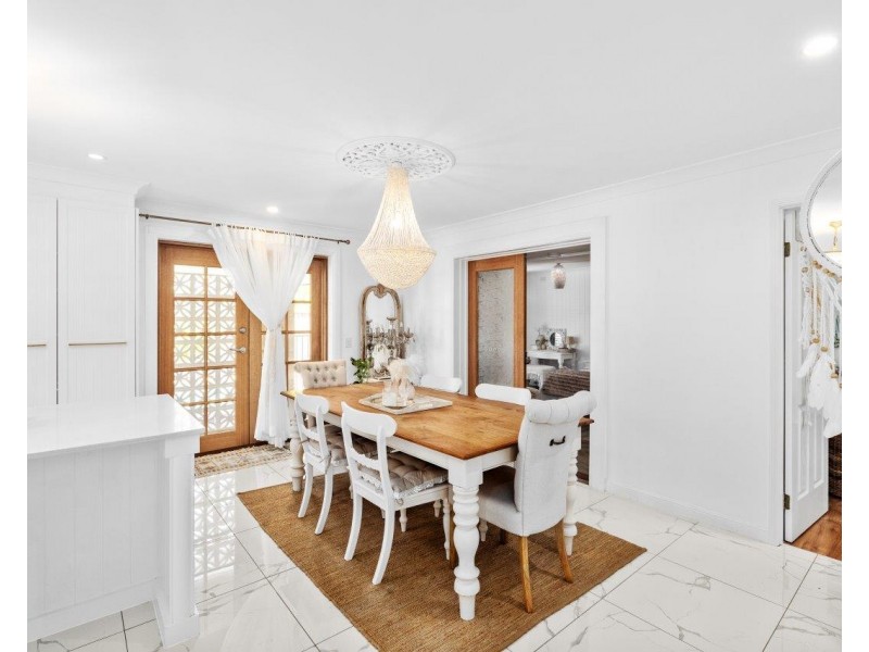 8 Regensberg Close, Varsity Lakes QLD 4227