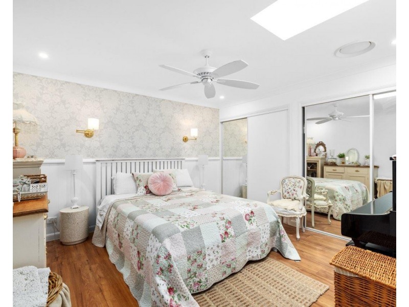 8 Regensberg Close, Varsity Lakes QLD 4227