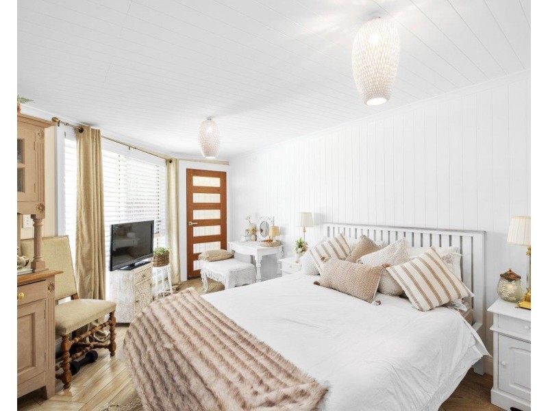 8 Regensberg Close, Varsity Lakes QLD 4227