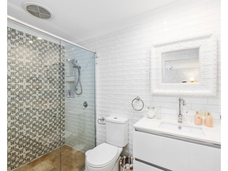 8 Regensberg Close, Varsity Lakes QLD 4227