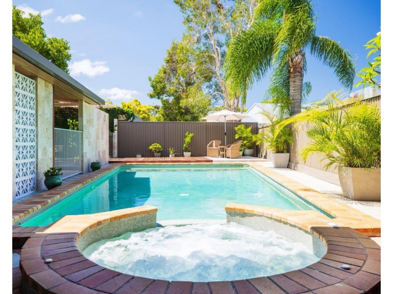 8 Regensberg Close, Varsity Lakes QLD 4227