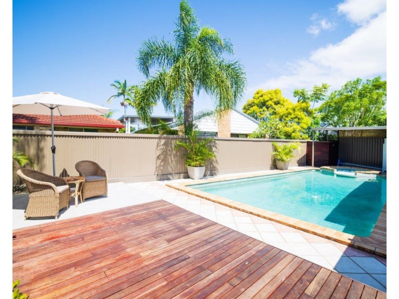 8 Regensberg Close, Varsity Lakes QLD 4227