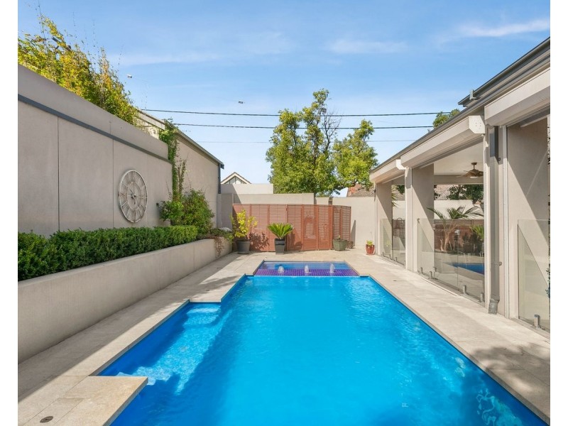 24 Glenbervie Road, Strathmore VIC 3041