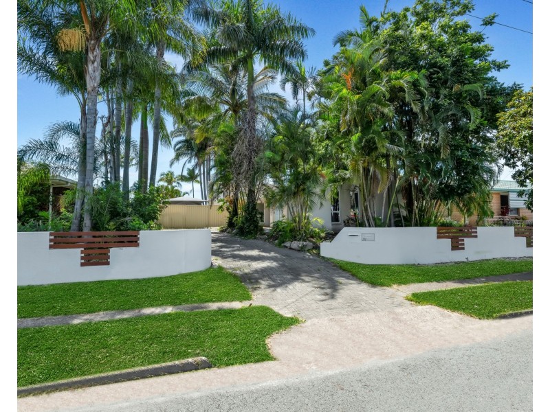 231 Nicklin Way, Warana QLD 4575