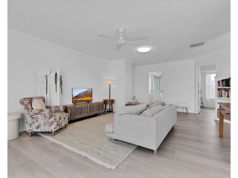 231 Nicklin Way, Warana QLD 4575