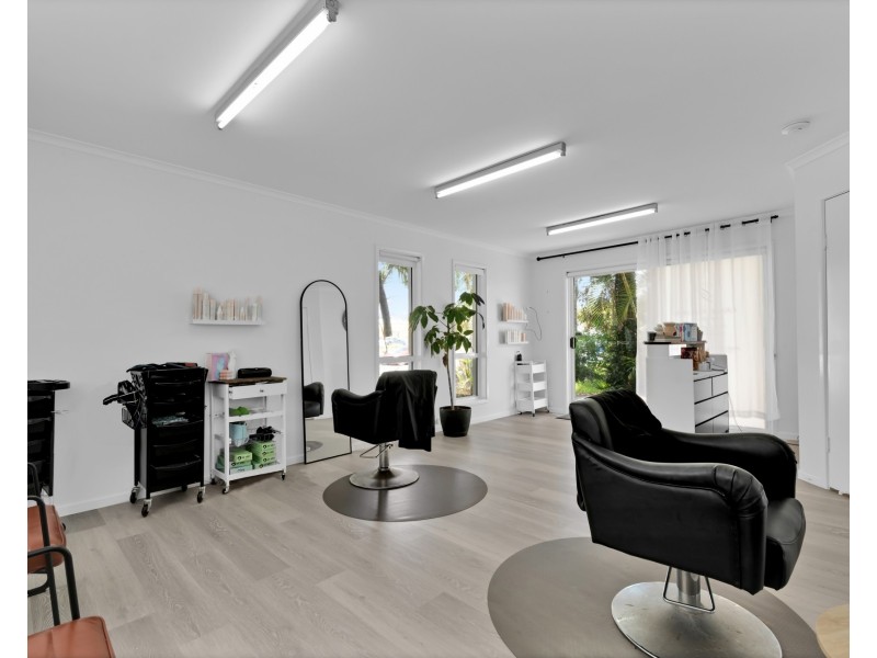 231 Nicklin Way, Warana QLD 4575