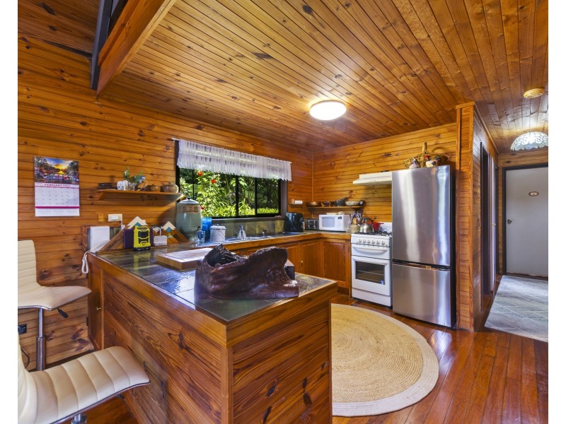 1 Jacaranda Court, Beechmont QLD 4211