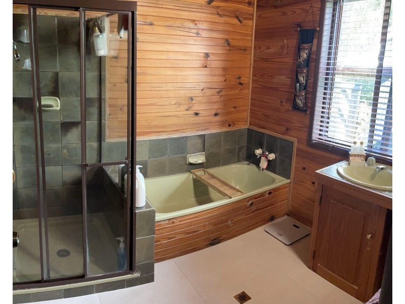 1 Jacaranda Court, Beechmont QLD 4211