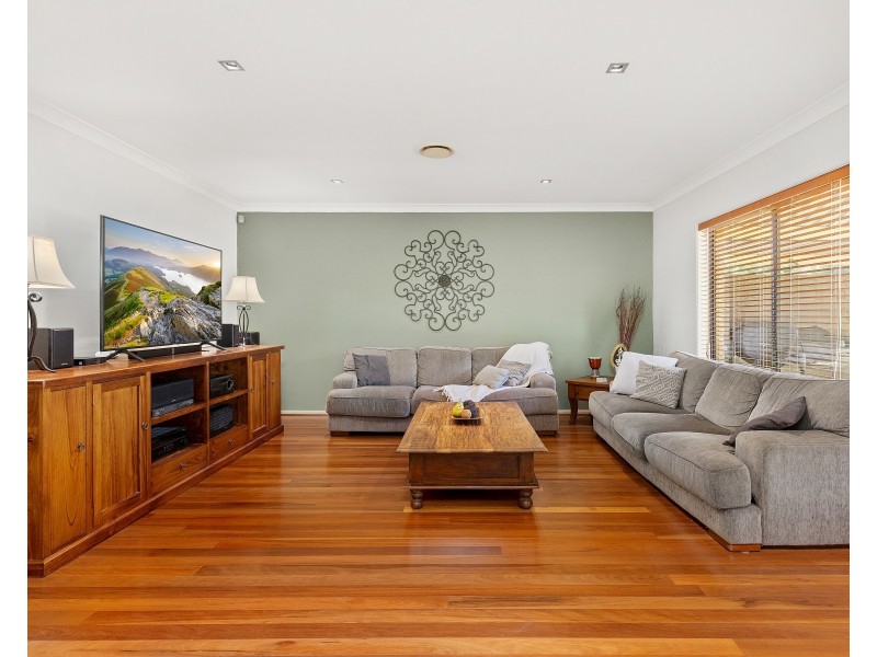 8 Creekwood Drive, Voyager Point NSW 2172