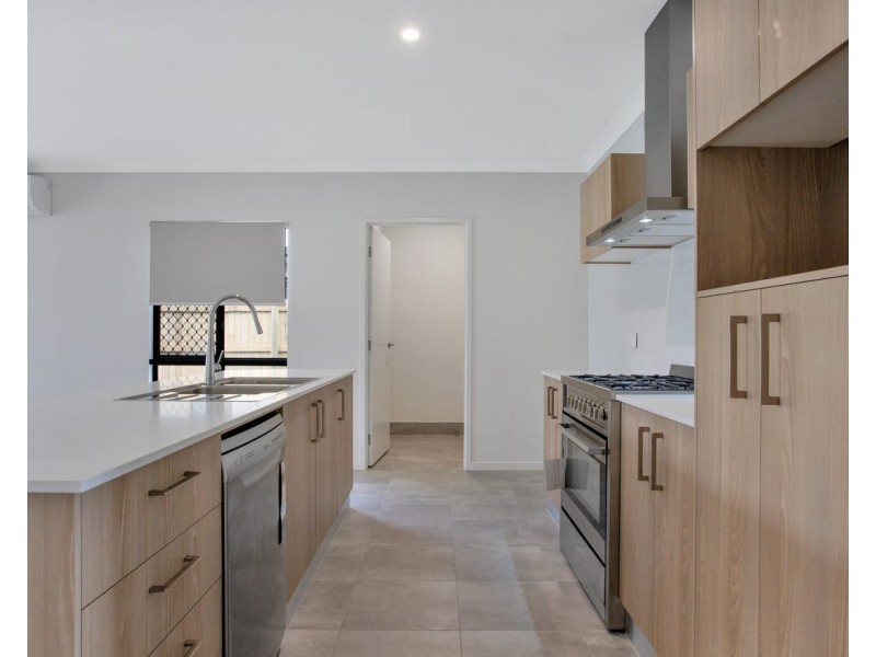 16 Charleston Way, Smithfield QLD 4878