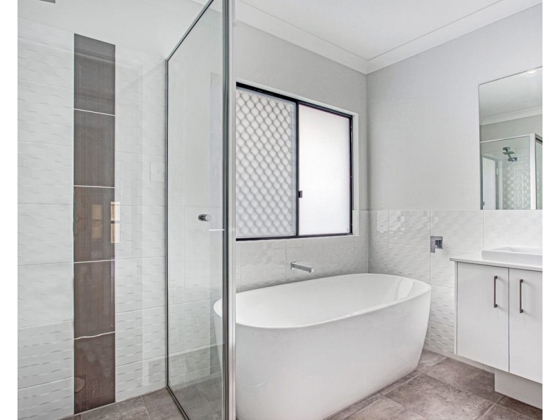16 Charleston Way, Smithfield QLD 4878