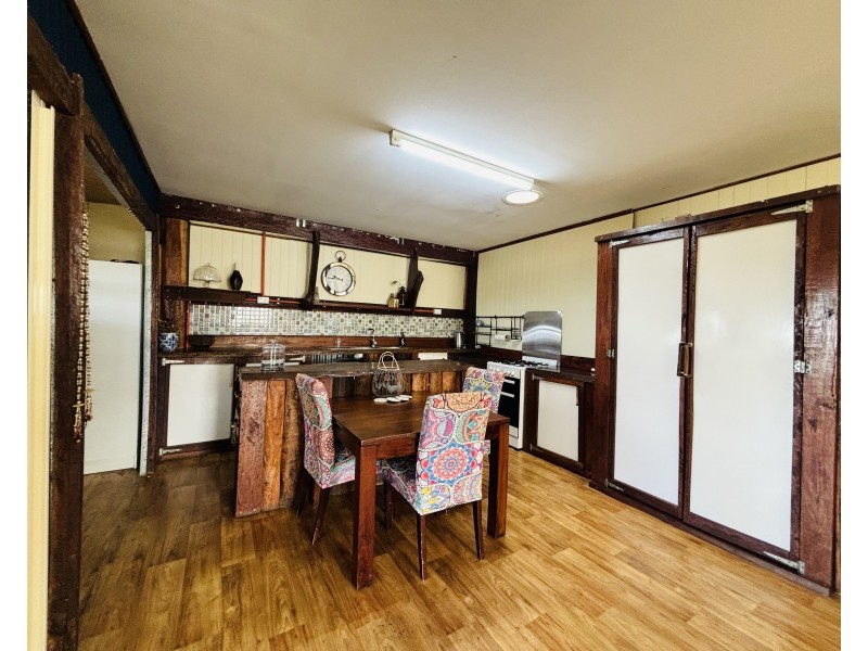 423 Railway Road, Booyal QLD 4671