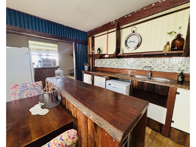 423 Railway Road, Booyal QLD 4671