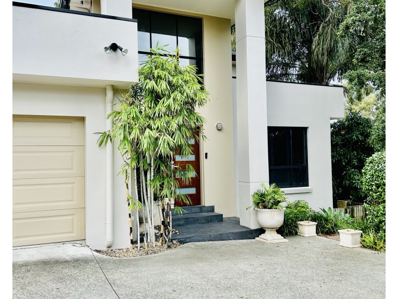 2/5 Virginia Grove, Southport QLD 4215