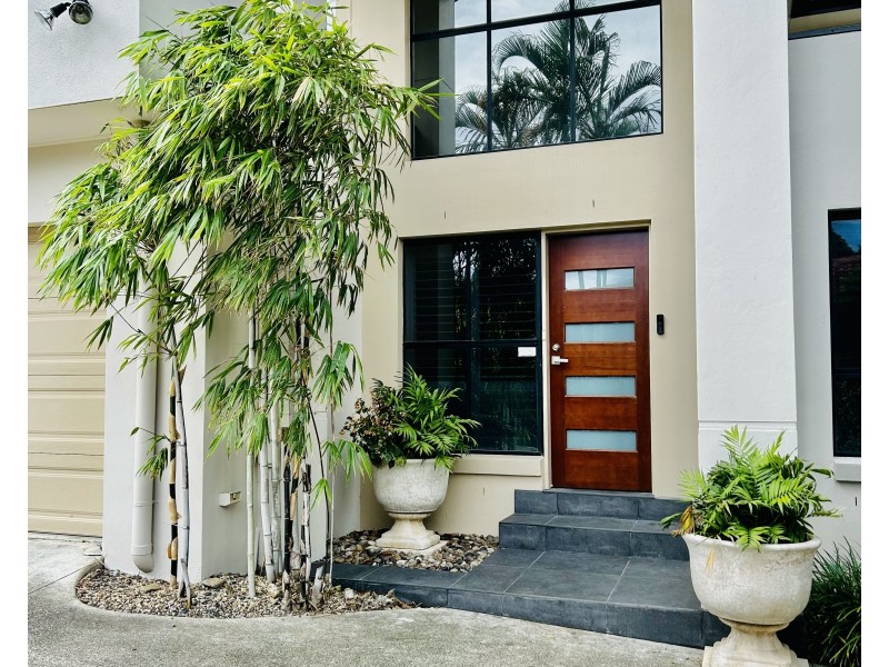 2/5 Virginia Grove, Southport QLD 4215