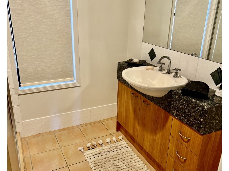 2/5 Virginia Grove, Southport QLD 4215