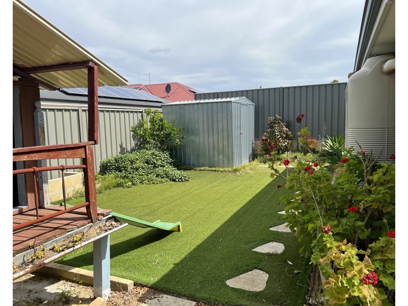 39 Blacksmith Street, Queens Park WA 6107