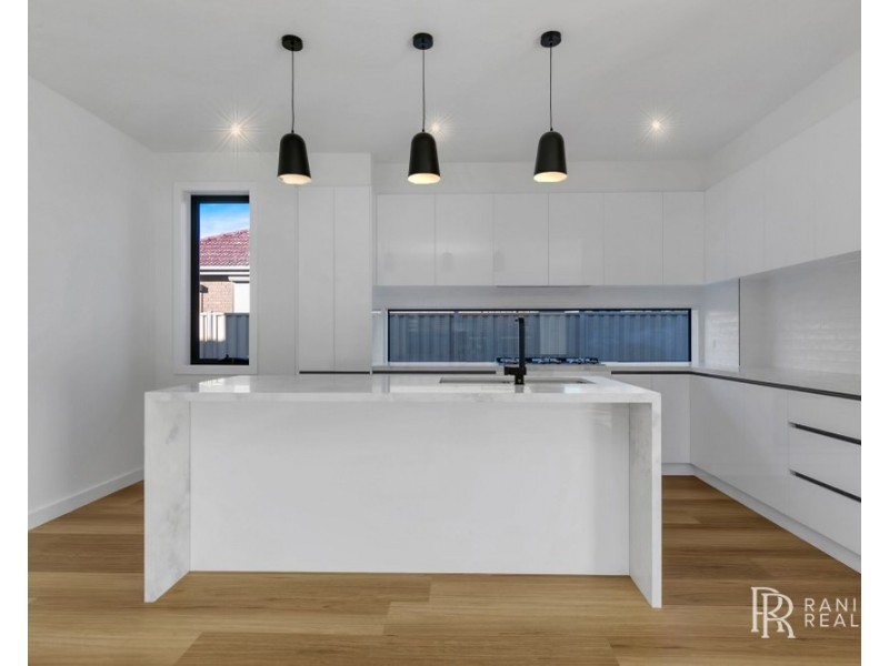 32 Rochester Drive, Thomastown VIC 3074