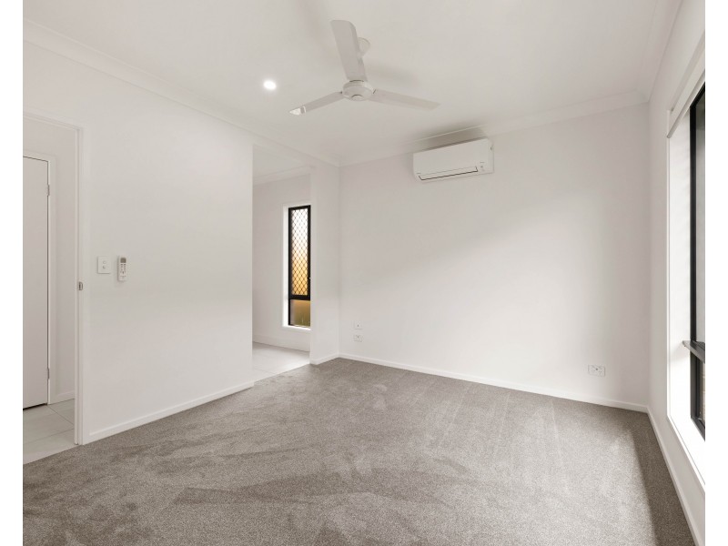 8 Rosy Street, Ripley QLD 4306