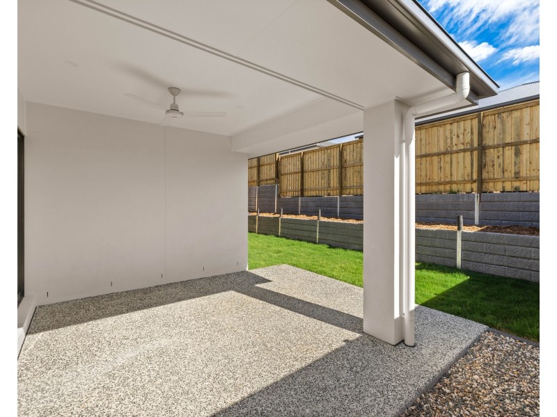 8 Rosy Street, Ripley QLD 4306