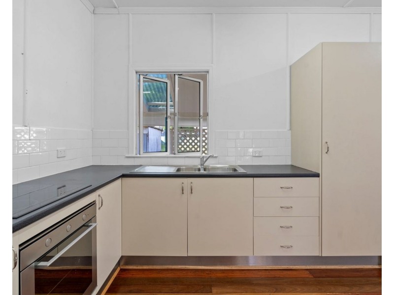 148 South Station Road, Silkstone QLD 4304