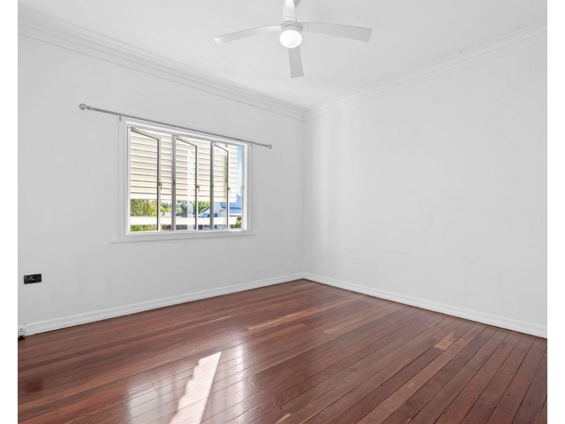 148 South Station Road, Silkstone QLD 4304