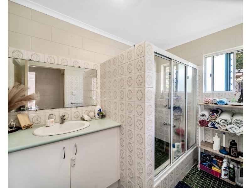 39 Carnation Drive, Mooroobool QLD 4870
