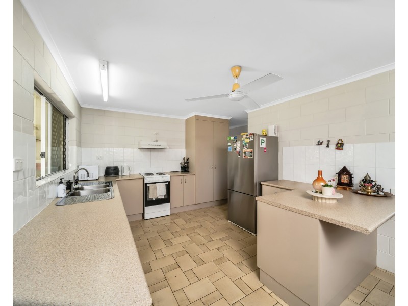 39 Carnation Drive, Mooroobool QLD 4870