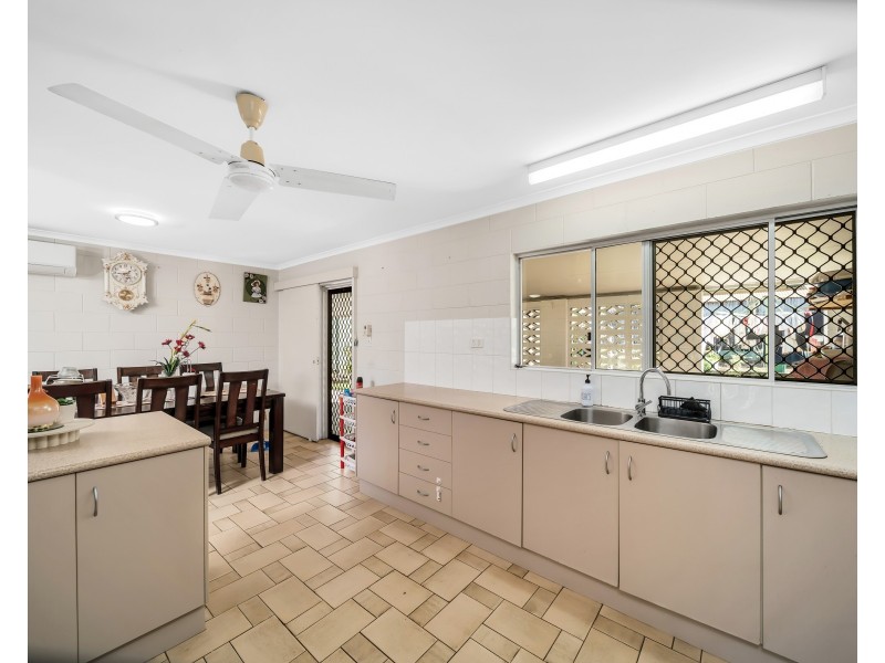 39 Carnation Drive, Mooroobool QLD 4870