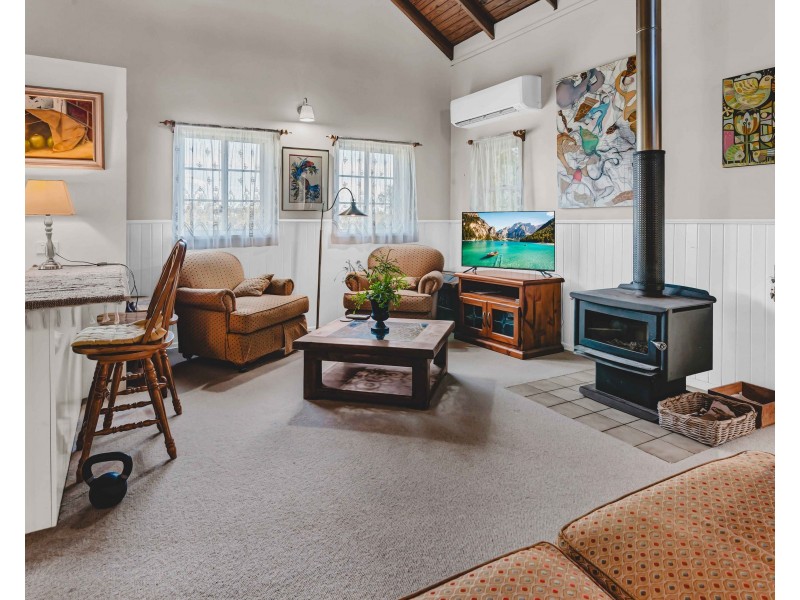 35 Paradise Drive, Tamborine Mountain QLD 4272