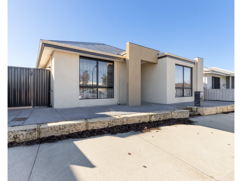 26B Riva Entrance, Piara Waters WA 6112