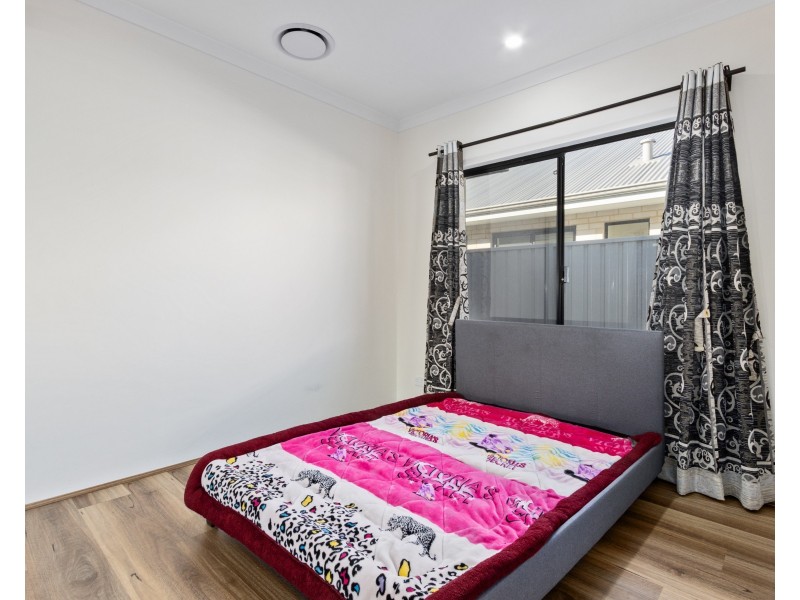 26B Riva Entrance, Piara Waters WA 6112