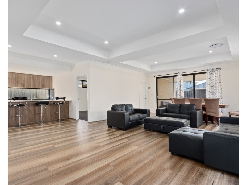 26B Riva Entrance, Piara Waters WA 6112