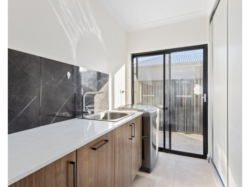 26B Riva Entrance, Piara Waters WA 6112