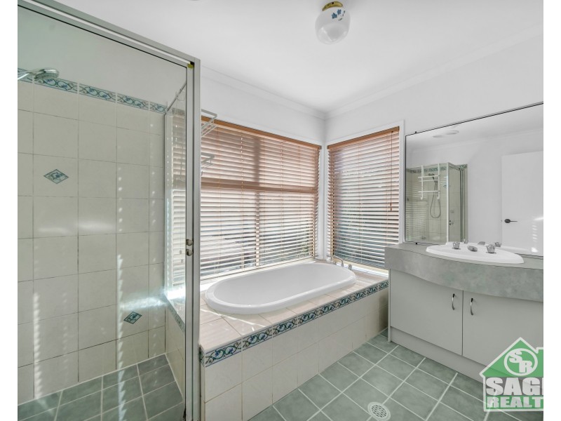 28 Crozier Crescent, Meadowbrook QLD 4131