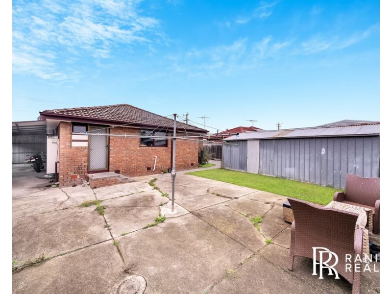 32 Rochester Drive, Thomastown VIC 3074