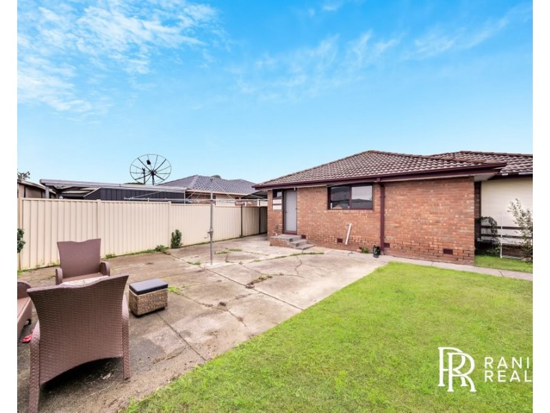 32 Rochester Drive, Thomastown VIC 3074