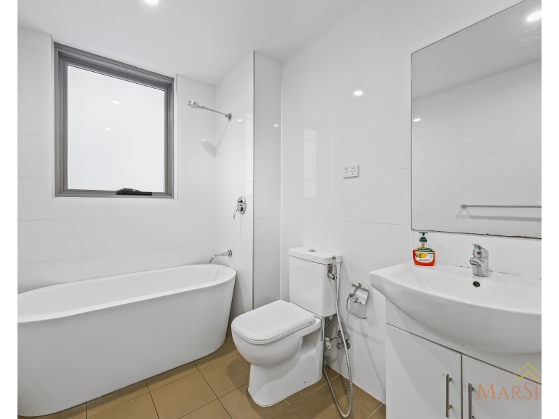 8/1 Browne Parade, Liverpool NSW 2170