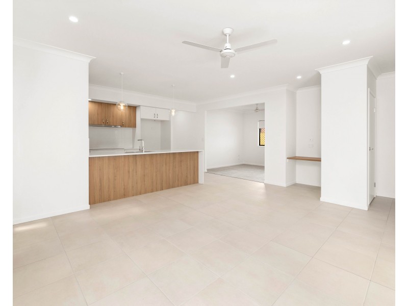 8 Rosy Street, Ripley QLD 4306