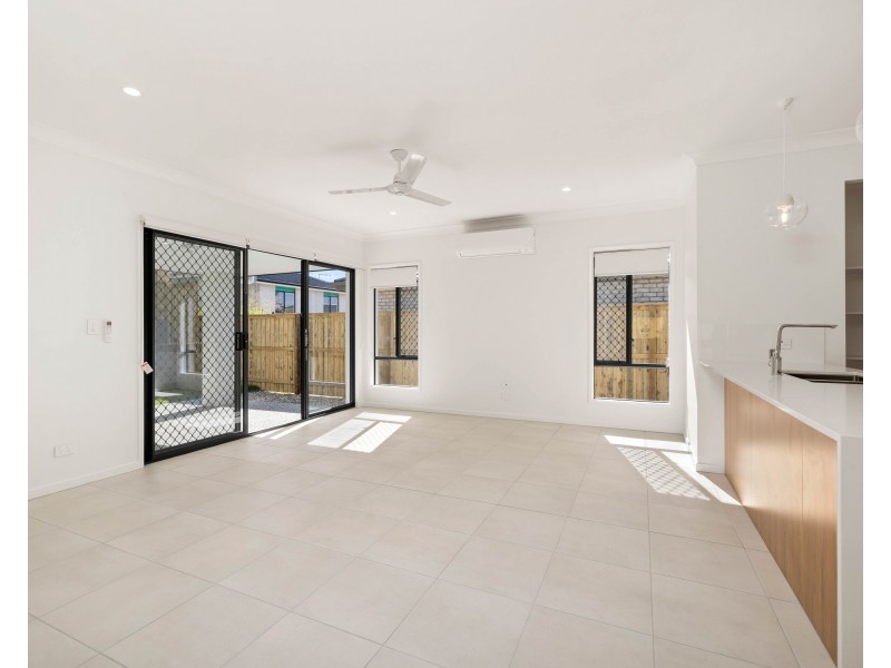 8 Rosy Street, Ripley QLD 4306