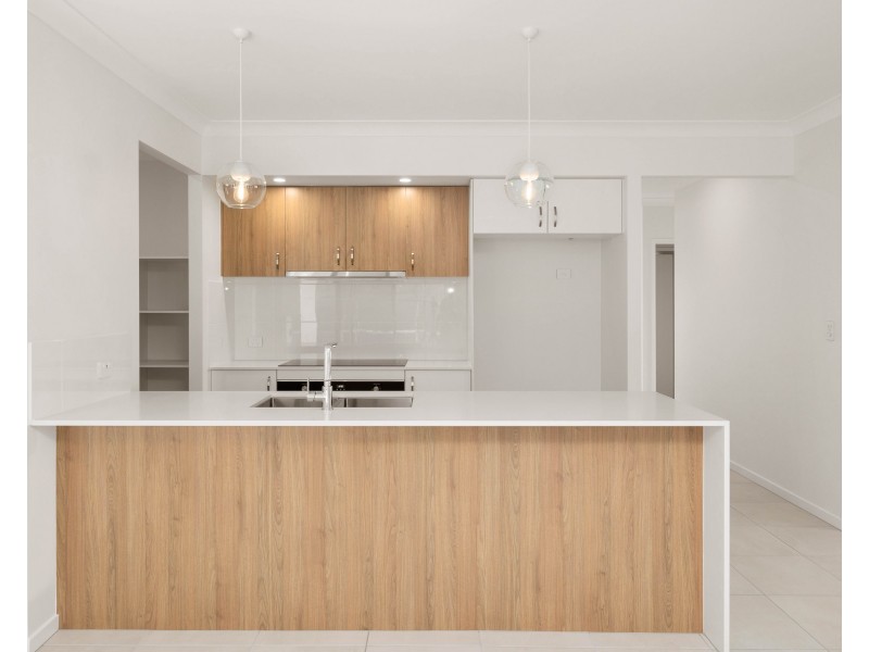 8 Rosy Street, Ripley QLD 4306