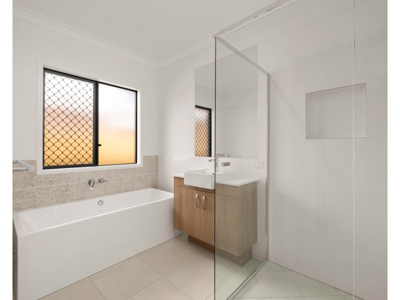 8 Rosy Street, Ripley QLD 4306