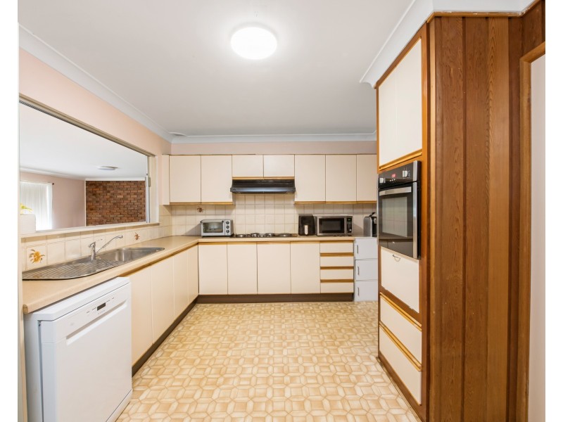60 Tenth Avenue, Budgewoi NSW 2262