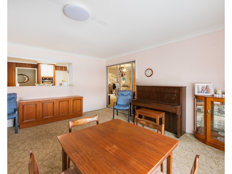 60 Tenth Avenue, Budgewoi NSW 2262