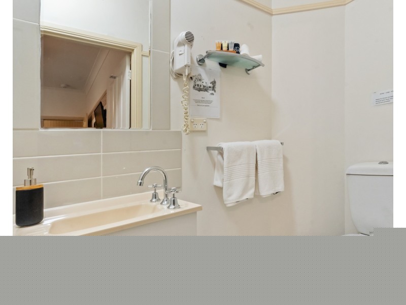 8 Wongawallan Road, Tamborine Mountain QLD 4272