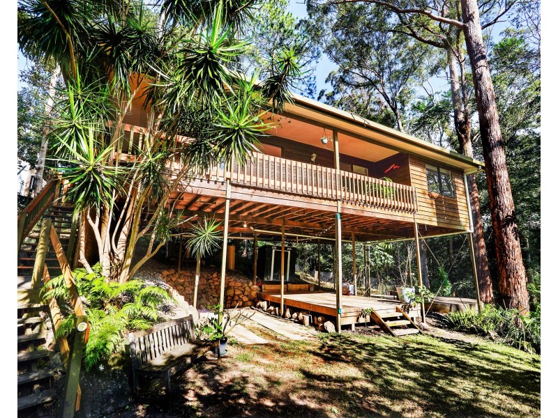 4 Kinabalu Drive, Tamborine Mountain QLD 4272