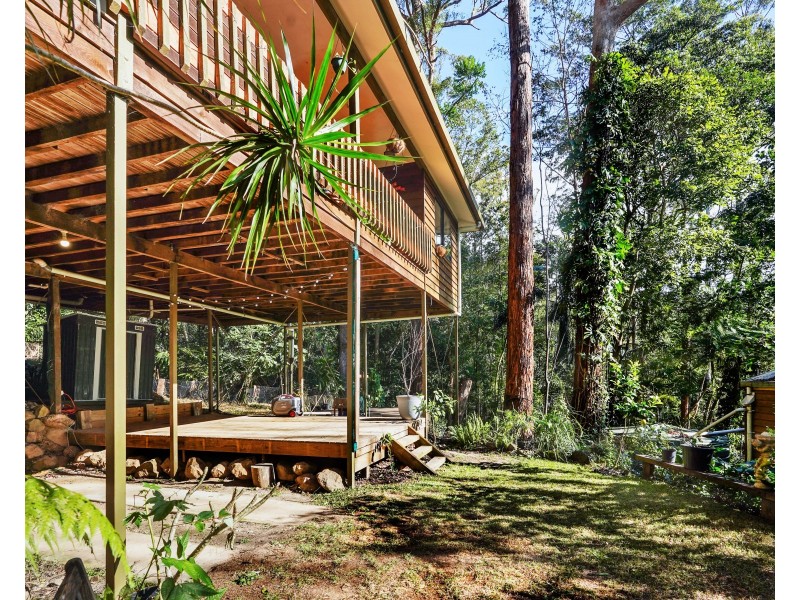 4 Kinabalu Drive, Tamborine Mountain QLD 4272