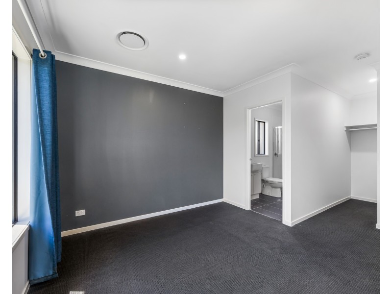 31 Stanicki Circuit, Bellbird Park QLD 4300