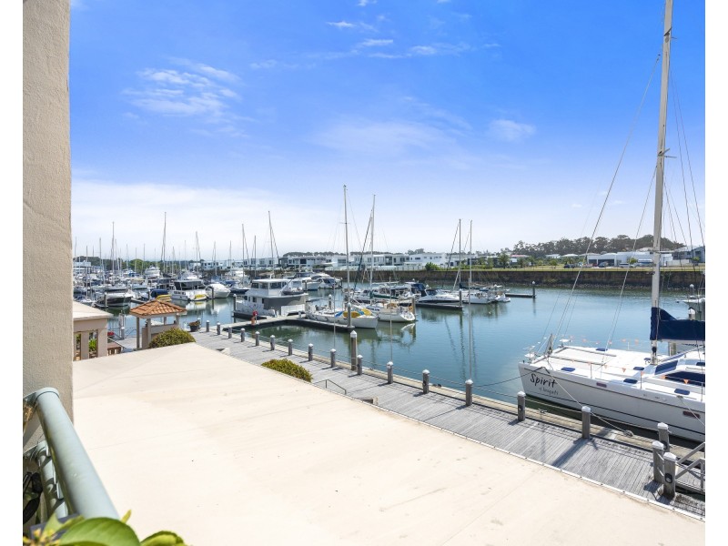 11 John Lund Drive, Hope Island QLD 4212