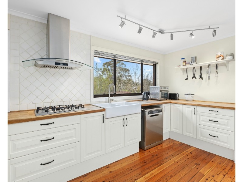 4 Boz Place, Ambarvale NSW 2560